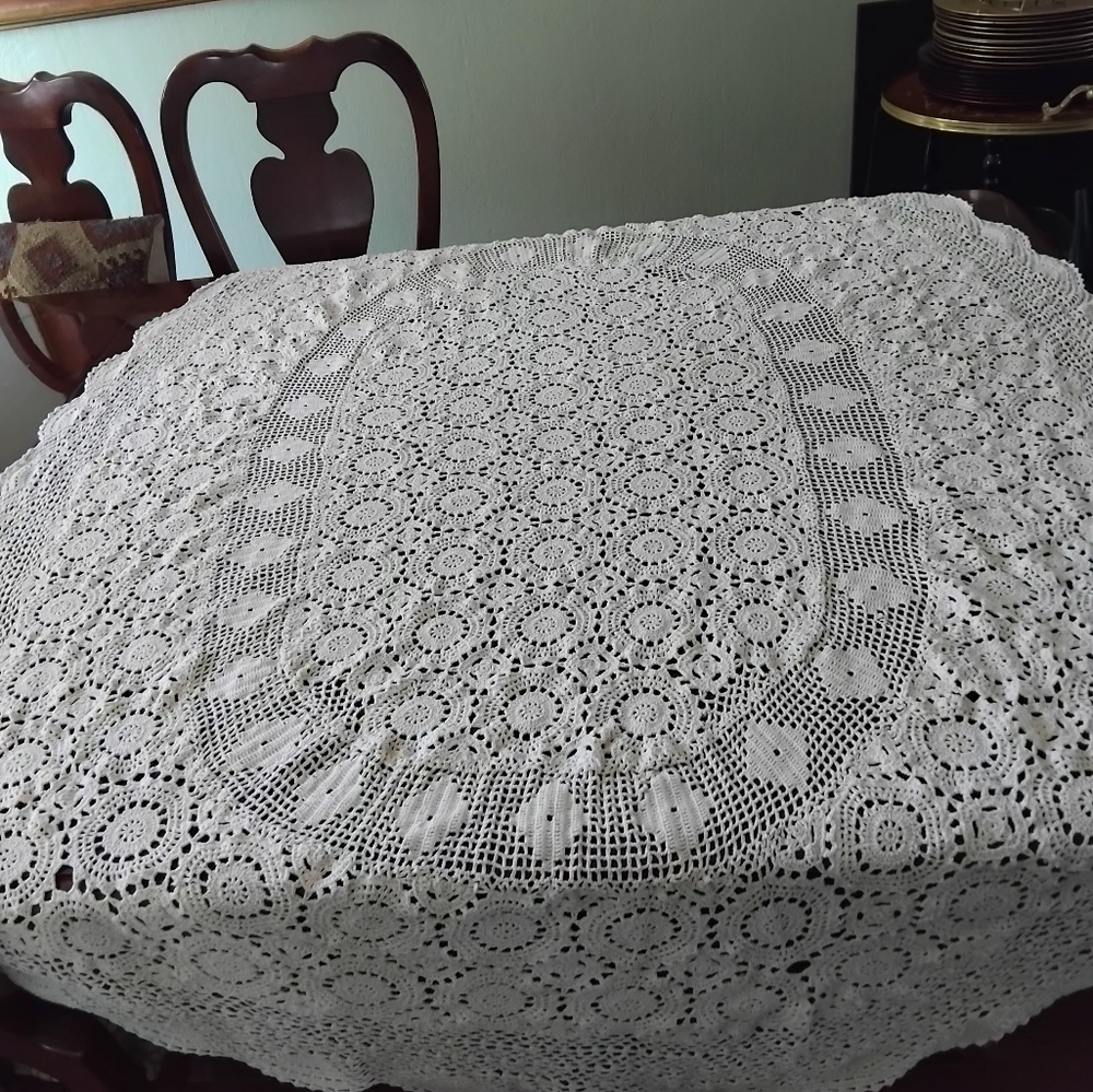 White Crochet Lace Tablecloth - Elegant Dining Linen
